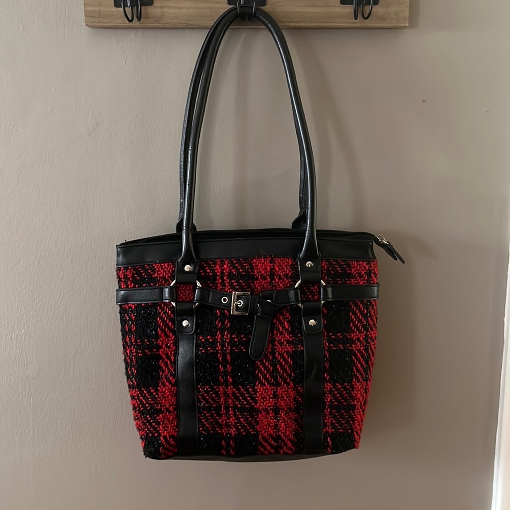 Croft and Barrow Plaid Red and Black Purse